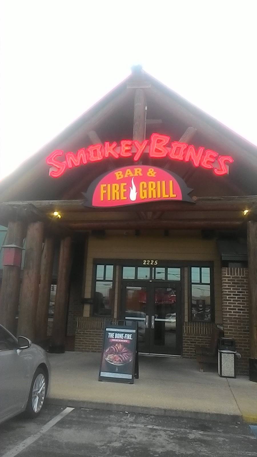 Smokey Bones Bar & Fire Grill | restaurant | 2225 Gunbarrel Rd, Chattanooga, TN 37421, USA | 4238937850 OR +1 423-893-7850