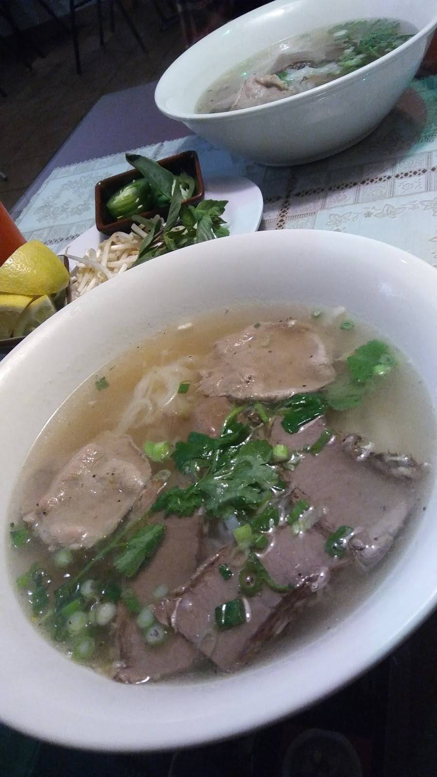 Pho Non La | restaurant | 16738 Lakeshore Dr, Lake Elsinore, CA 92530, USA | 9516742689 OR +1 951-674-2689