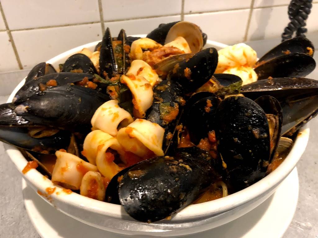 Matteos | restaurant | 416 Bedford Ave, Bellmore, NY 11710, USA | 5164091779 OR +1 516-409-1779