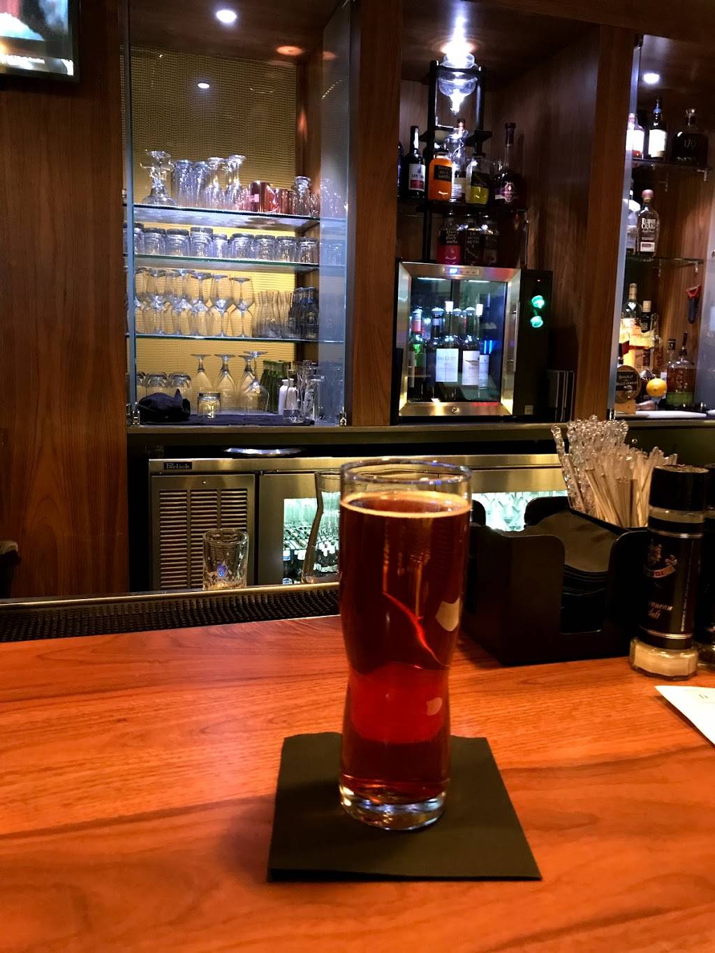 D. Burnhams | restaurant | 36 E 4th St, Cincinnati, OH 45202, USA | 5133330000 OR +1 513-333-0000