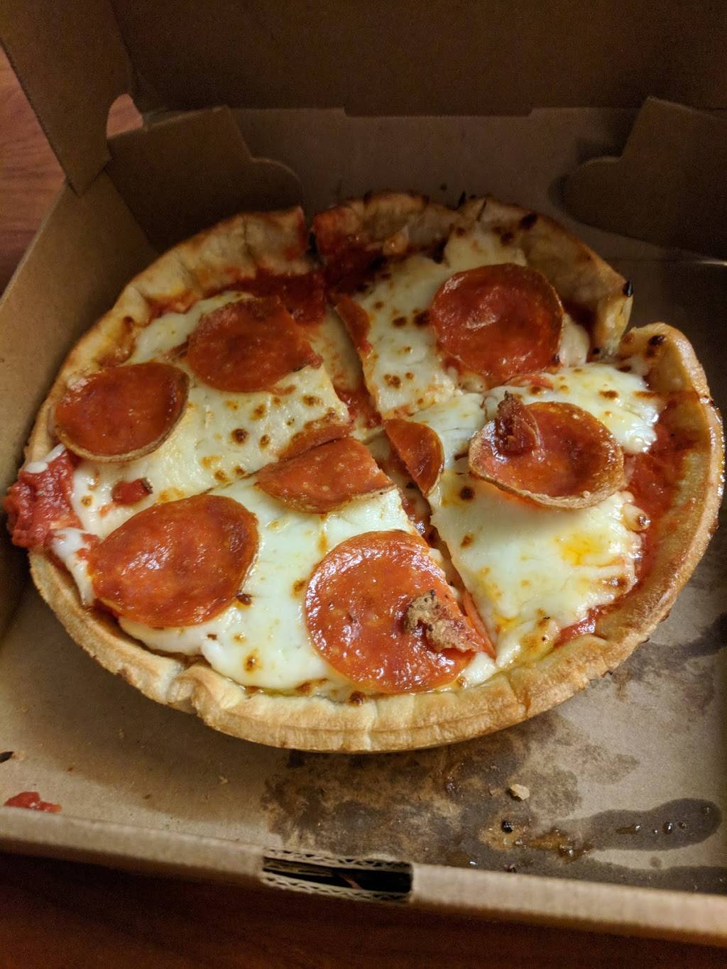 Reggios Chicago Style Pizza and Hot Dogs | restaurant | Terminal 1, 10000 Bessie Coleman Dr, Chicago, IL 60666, USA | 7736866180 OR +1 773-686-6180