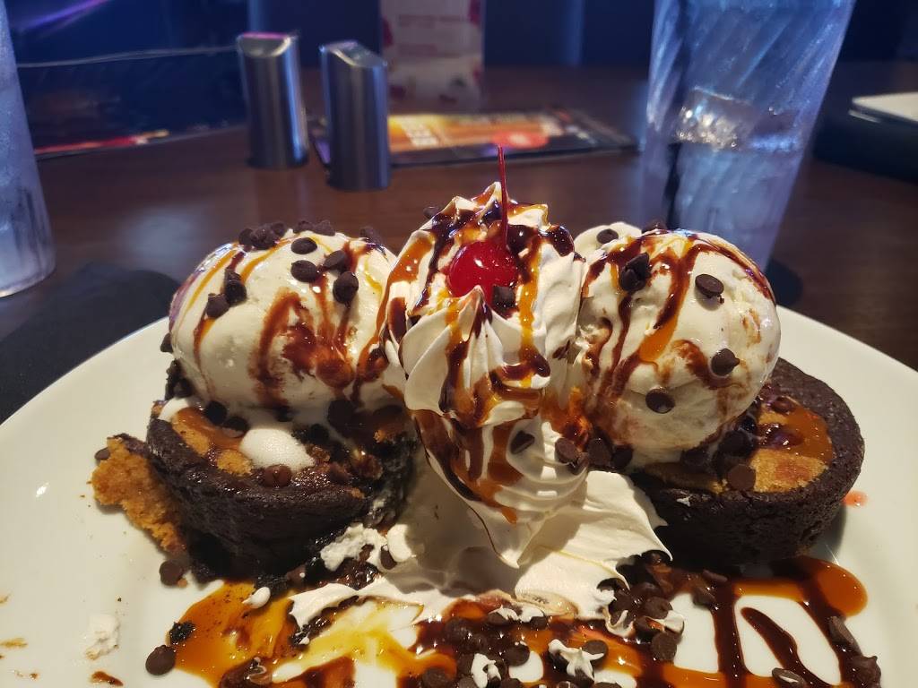 Dave & Busters | restaurant | 5000 Shelbyville Rd Ste D200, Louisville, KY 40207, USA | 5029630940 OR +1 502-963-0940