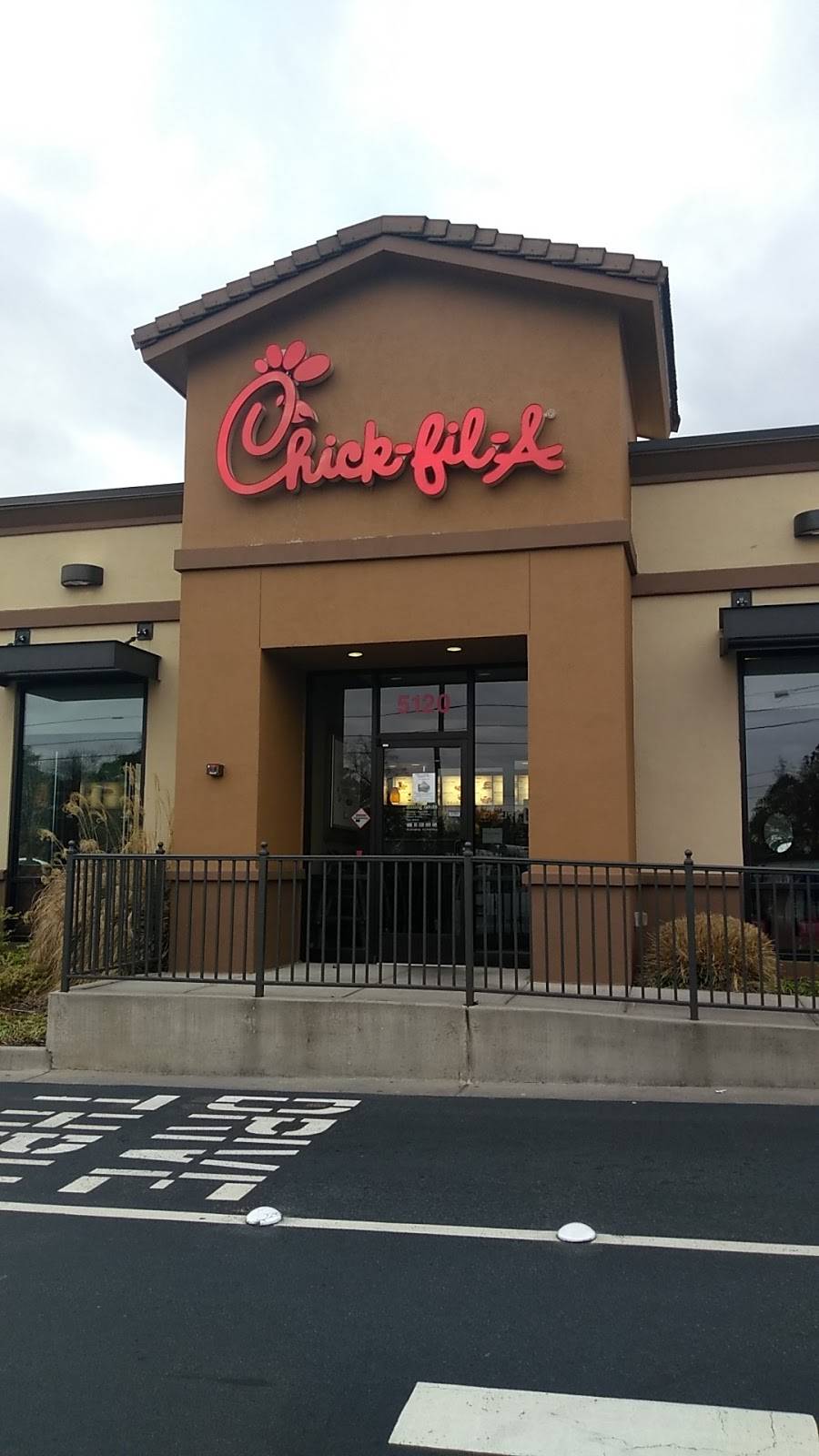 Chick-fil-A | restaurant | 5120 S Cobb Dr SE, Smyrna, GA 30080, USA | 4047929440 OR +1 404-792-9440