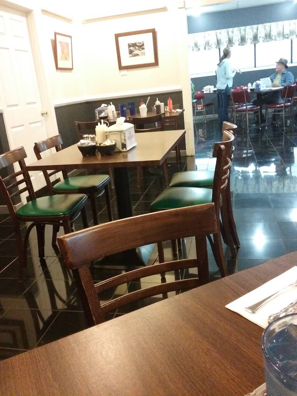 Riverside Cafe | restaurant | 522 N Main St, Farmville, VA 23901, USA | 4343922008 OR +1 434-392-2008