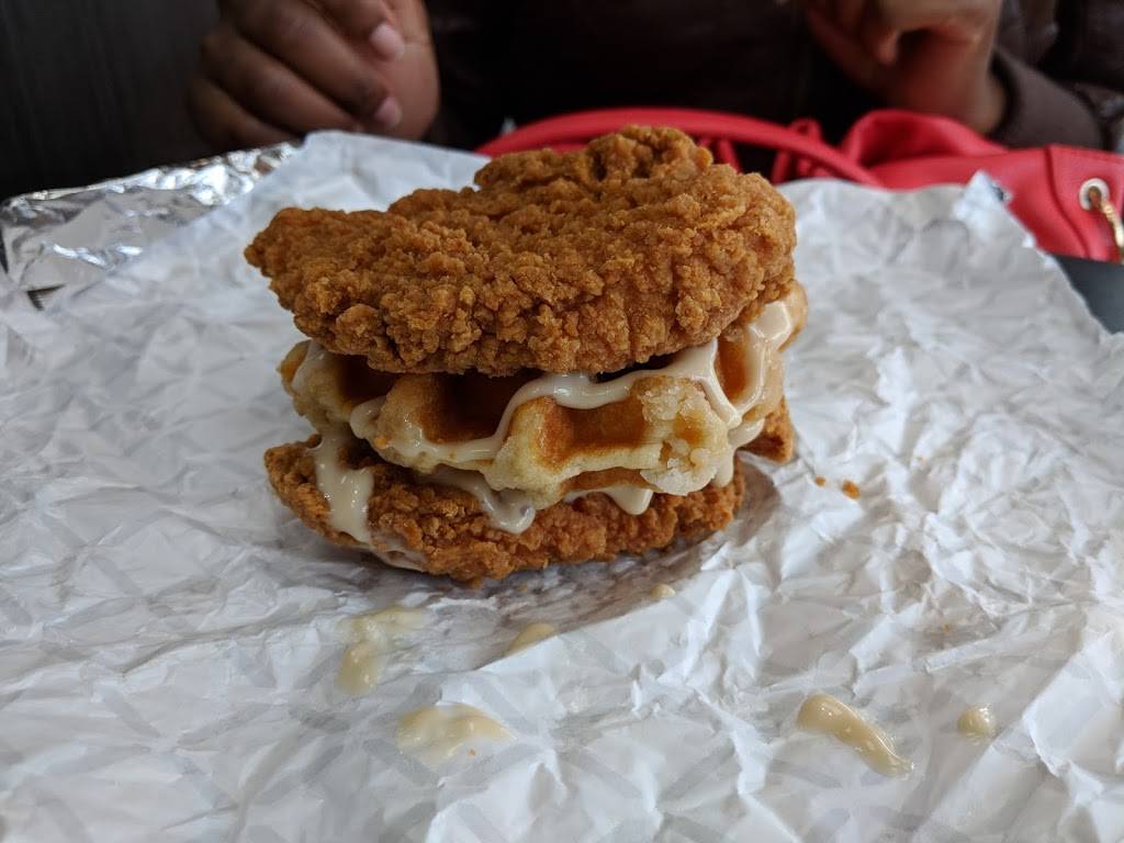 KFC | meal delivery | 15 Westney Rd N, Ajax, ON L1T 1P5, Canada | 9054283324 OR +1 905-428-3324