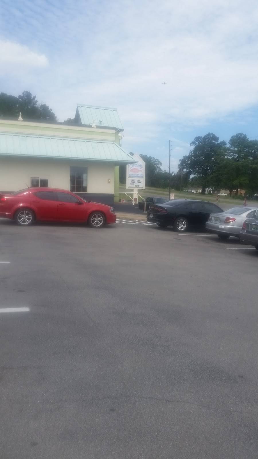 Captain Ds | restaurant | 666 Bessemer Super Hwy, Fairfield, AL 35064, USA | 2059237227 OR +1 205-923-7227