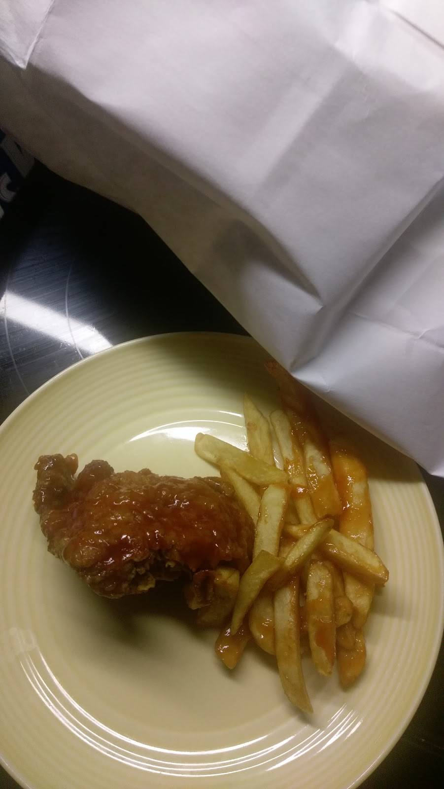 Chicagos Chicken Coop - C.C. Hills | restaurant | 4261 W 167th St, Country Club Hills, IL 60478, USA | 7086479000 OR +1 708-647-9000