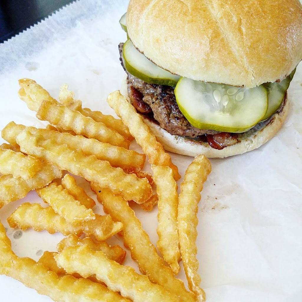 Stacks Chicago Style Eats | restaurant | 1050 Jackson St, Grand Haven, MI 49417, USA | 6168422488 OR +1 616-842-2488