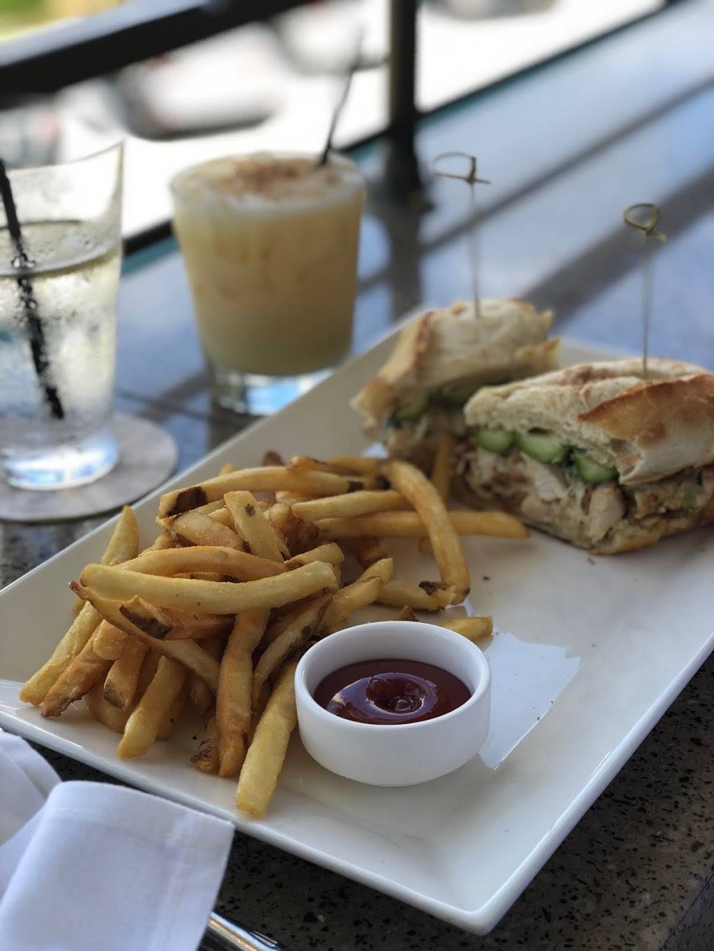 Tommy Bahama Restaurant, Bar & Store | restaurant | 300 John Ringling Blvd, Sarasota, FL 34236, USA | 9413882888 OR +1 941-388-2888