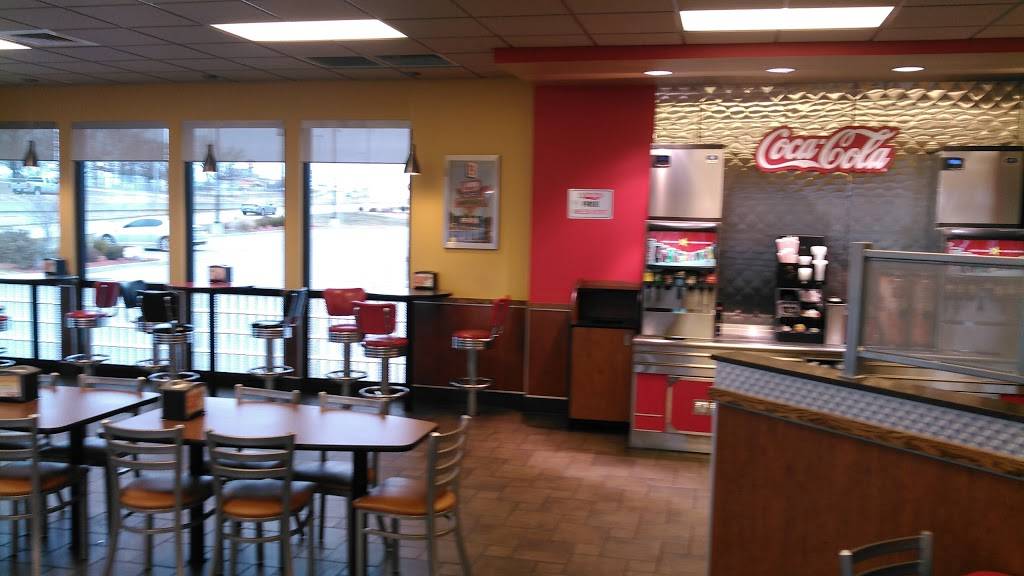 Hardees | restaurant | 326 Marshall Dr, St Robert, MO 65584, USA | 5733363443 OR +1 573-336-3443