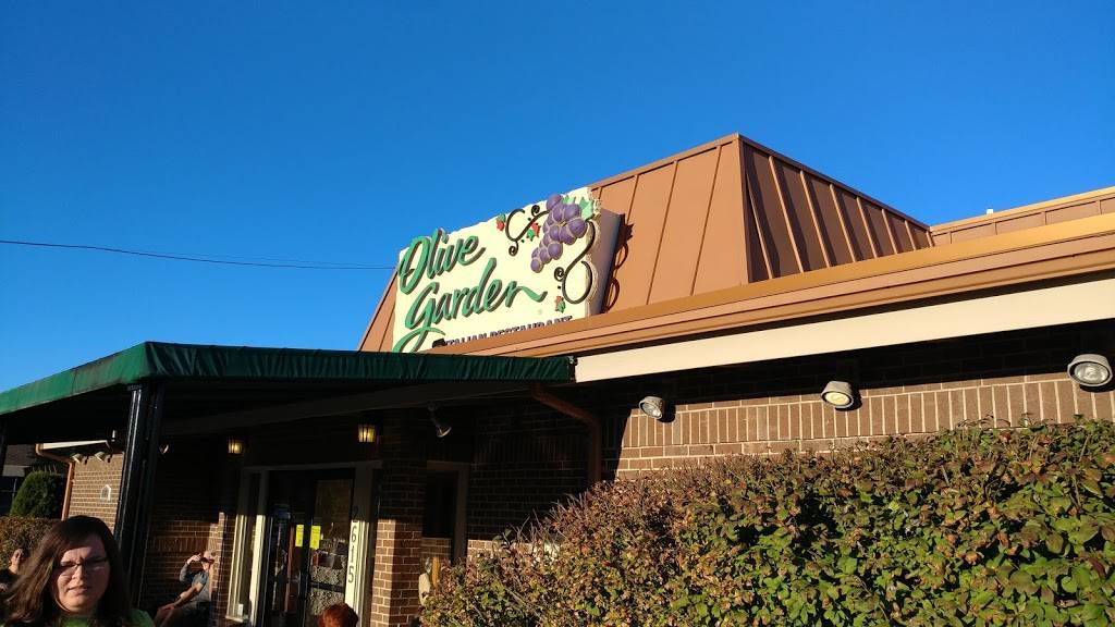 Olive Garden Italian Restaurant | meal takeaway | 2615 S Rochester Rd, Rochester Hills, MI 48307, USA | 2488536960 OR +1 248-853-6960
