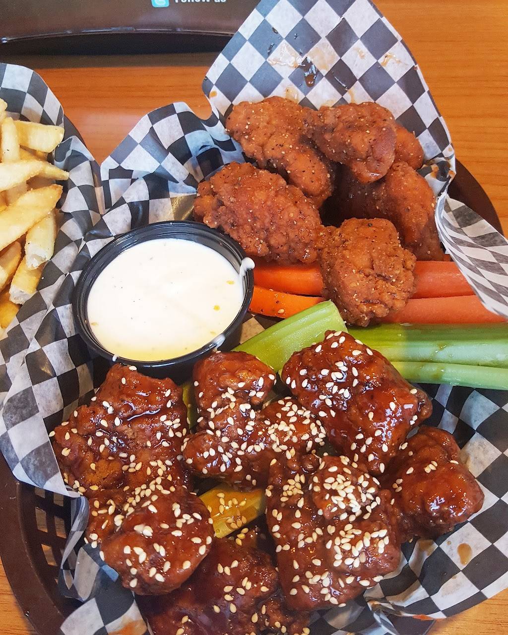 Wing House | restaurant | 4336 Tweedy Blvd, South Gate, CA 90280, USA | 3235649464 OR +1 323-564-9464