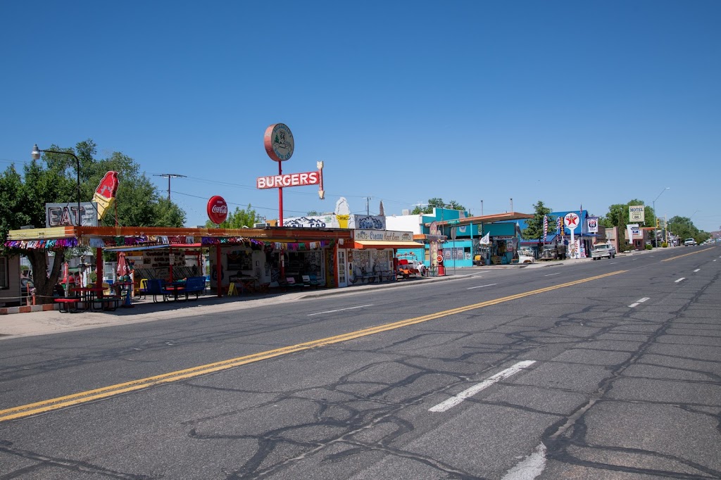Delgadillo’s Snow Cap | restaurant | 301 AZ-66, Seligman, AZ 86337, USA | 9284223291 OR +1 928-422-3291