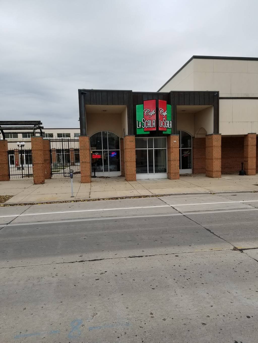 Cafe La Scala | restaurant | 631 E Chicago St, Milwaukee, WI 53202, USA | 4142232185 OR +1 414-223-2185
