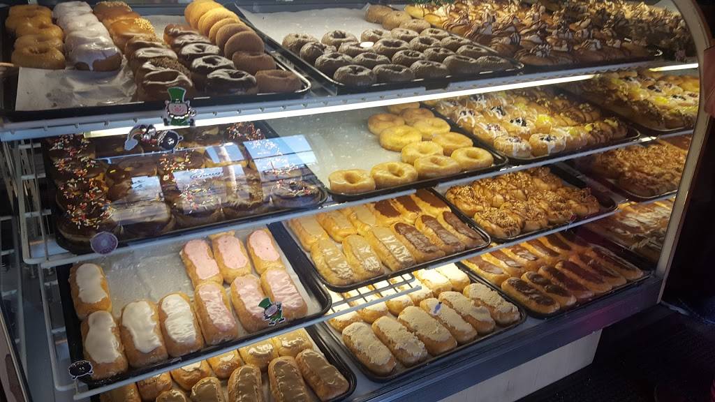 Dough Co. Doughnuts & Coffee | restaurant | 801 Boulevard St B, Dover, OH 44622, USA | 3308270700 OR +1 330-827-0700