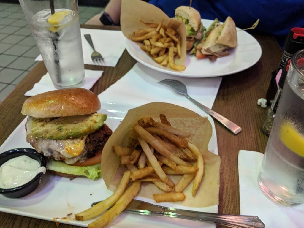 TGI Fridays | restaurant | Dallas-Fort Worth, Intl Airport, Terminal C, Gate 8, Dallas, TX 75261, USA | 9725742728 OR +1 972-574-2728