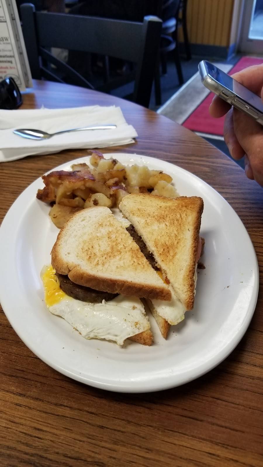 Moms Country Kitchen | restaurant | 470 S Commerce Ave # B, Front Royal, VA 22630, USA | 5406367441 OR +1 540-636-7441