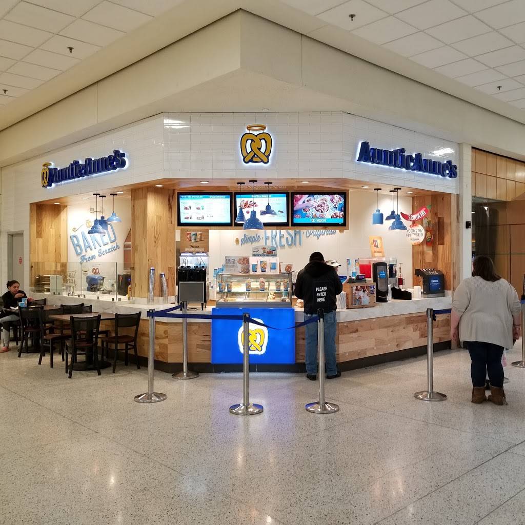 Auntie Annes | restaurant | 2201 W War Memorial Dr, Peoria, IL 61613, USA | 3096883983 OR +1 309-688-3983