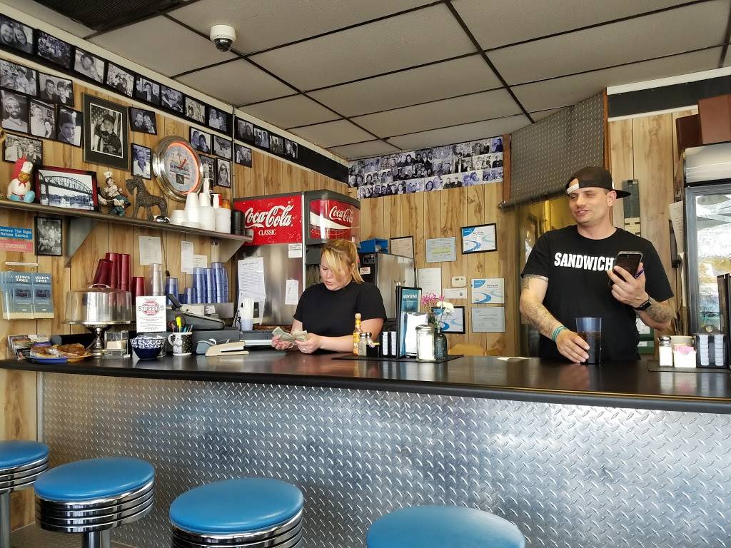 Allins Diner | restaurant | 130 N Kingshighway St, St Charles, MO 63301, USA | 6369465556 OR +1 636-946-5556