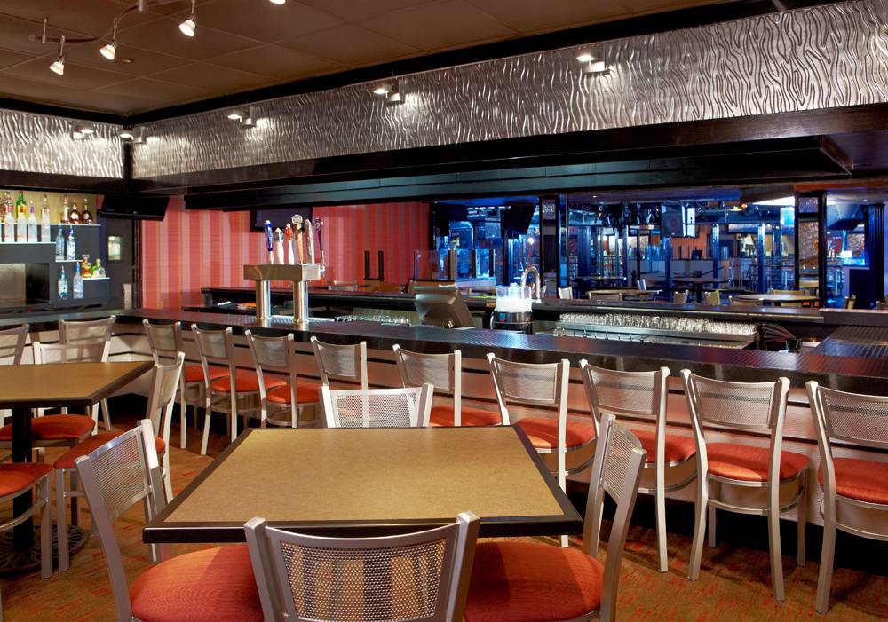 1 Hundred West | restaurant | 100 W 76th St, Davenport, IA 52806, USA | 5633866900 OR +1 563-386-6900