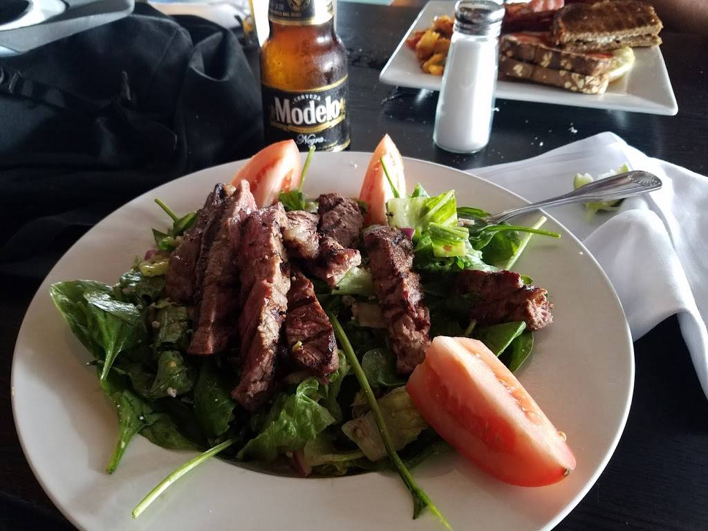 Hennesseys Grill | restaurant | 143 Main St, Seal Beach, CA 90740, USA | 5625986456 OR +1 562-598-6456