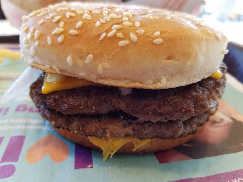 McDonalds | restaurant | 230 State Rte 31, Crystal Lake, IL 60014, USA | 8154552599 OR +1 815-455-2599