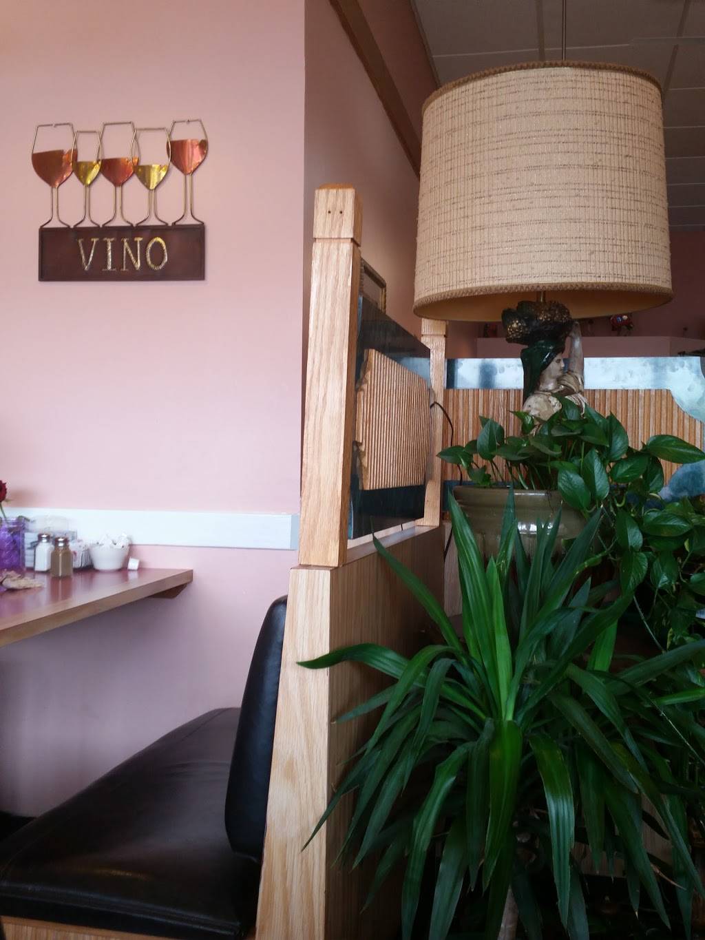 Auroras Family Restaurant | restaurant | 41830 Hayes Rd, Clinton Twp, MI 48038, USA | 5868555040 OR +1 586-855-5040