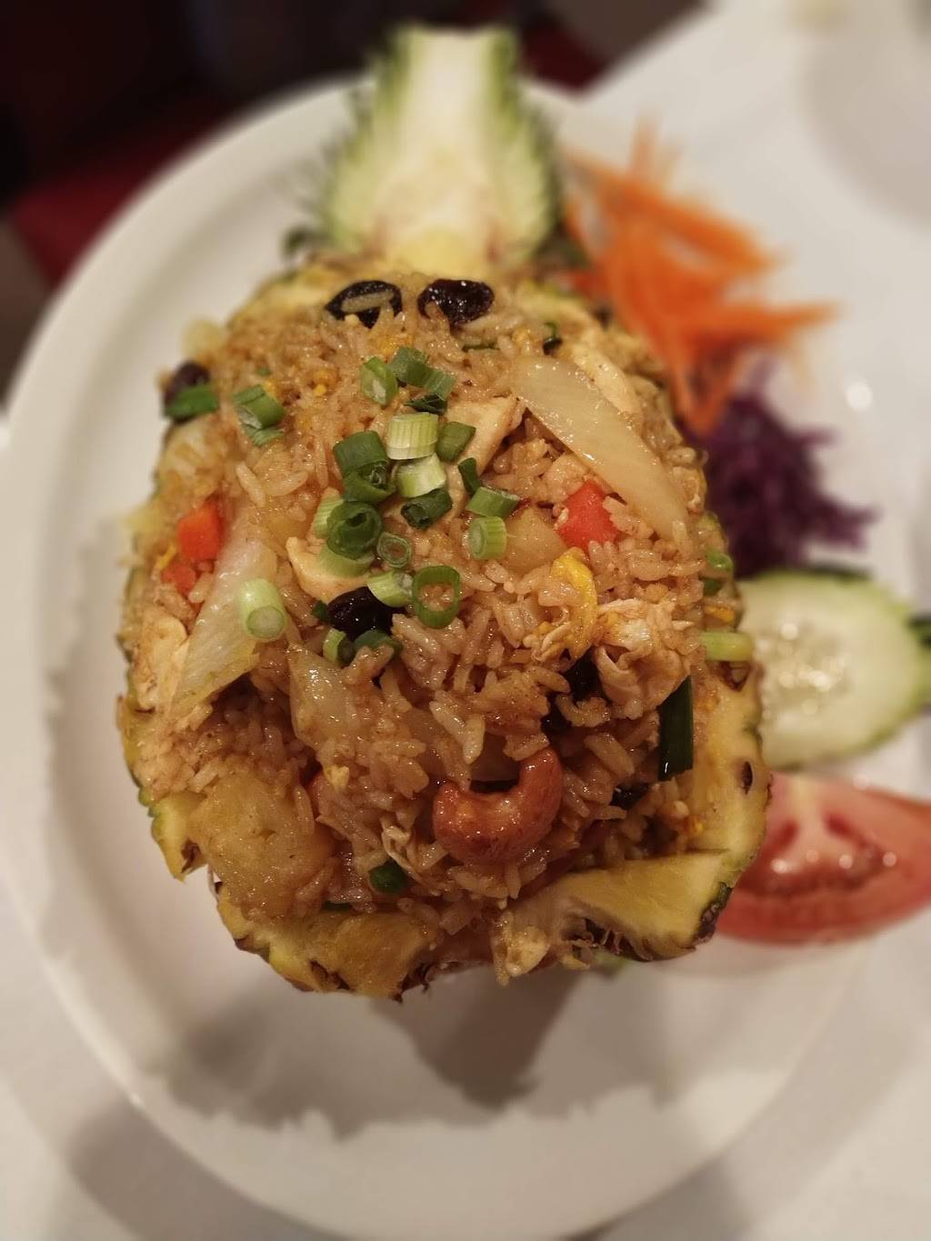 Kin Khao Thai and Sushi | restaurant | 607 E Lincolnway, Valparaiso, IN 46383, USA | 2192998268 OR +1 219-299-8268