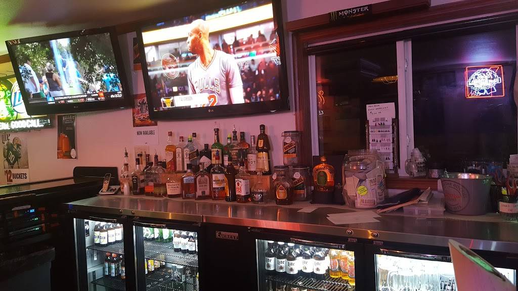 Mugshotz | restaurant | W270 N2793, Elm Ave, Pewaukee, WI 53072, USA | 2626964177 OR +1 262-696-4177