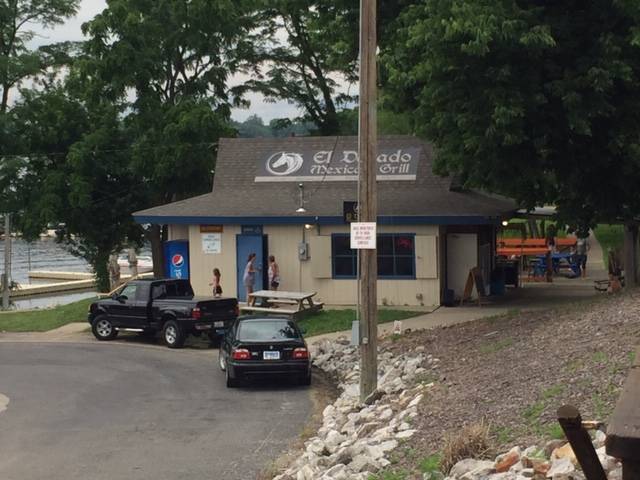 Sunsetters Waterfront Bar and Grill (Seasonal) | restaurant | 17 Waters Edge Blvd, Springfield, IL 62712, USA | 2174833625 OR +1 217-483-3625