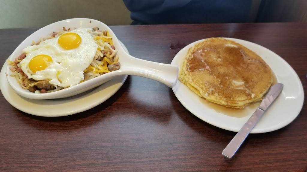 The Golden Pancake House | restaurant | 720 W Broadway, Centralia, IL 62801, USA | 6189183179 OR +1 618-918-3179