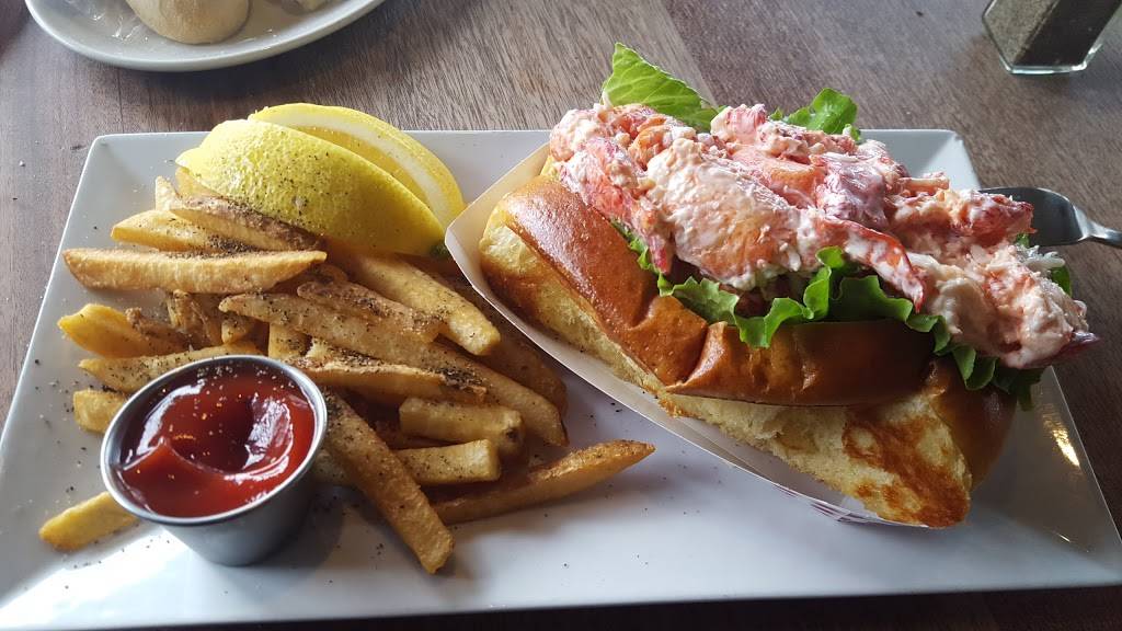 Captain Kidd Restaurant and Bar | restaurant | 77 Water St, Woods Hole, MA 02543, USA | 5085488563 OR +1 508-548-8563