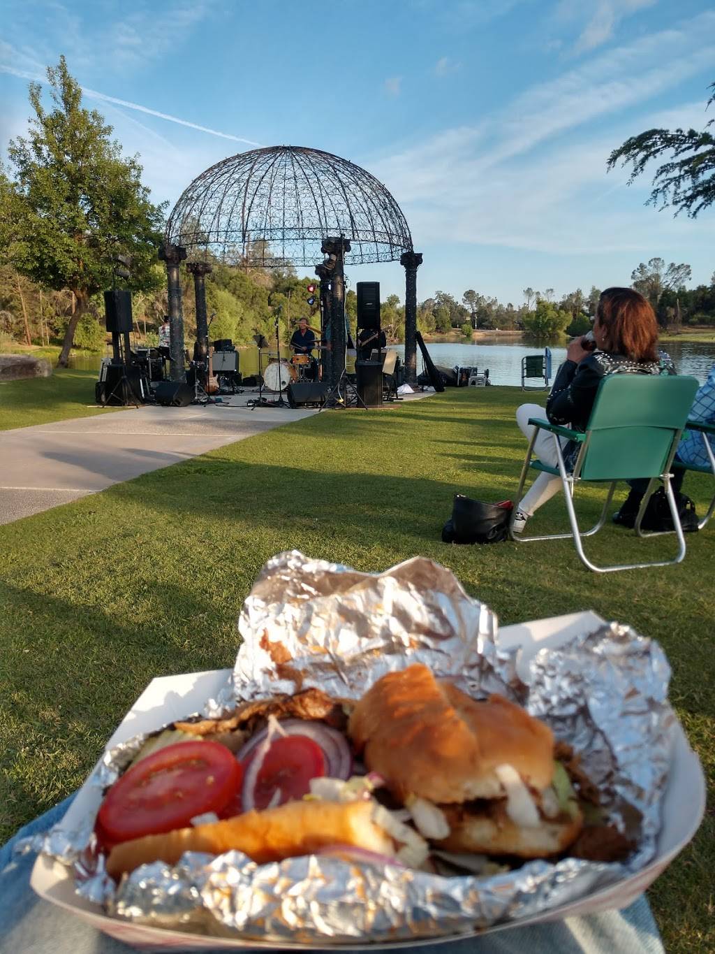 Blue Heron | restaurant | 30250 Yosemite Springs Pkwy, Coarsegold, CA 93614, USA | 5596586969 OR +1 559-658-6969