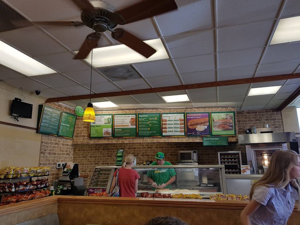 Subway | meal takeaway | 2233 N Ridge Rd, Wichita, KS 67205, USA | 3167219799 OR +1 316-721-9799