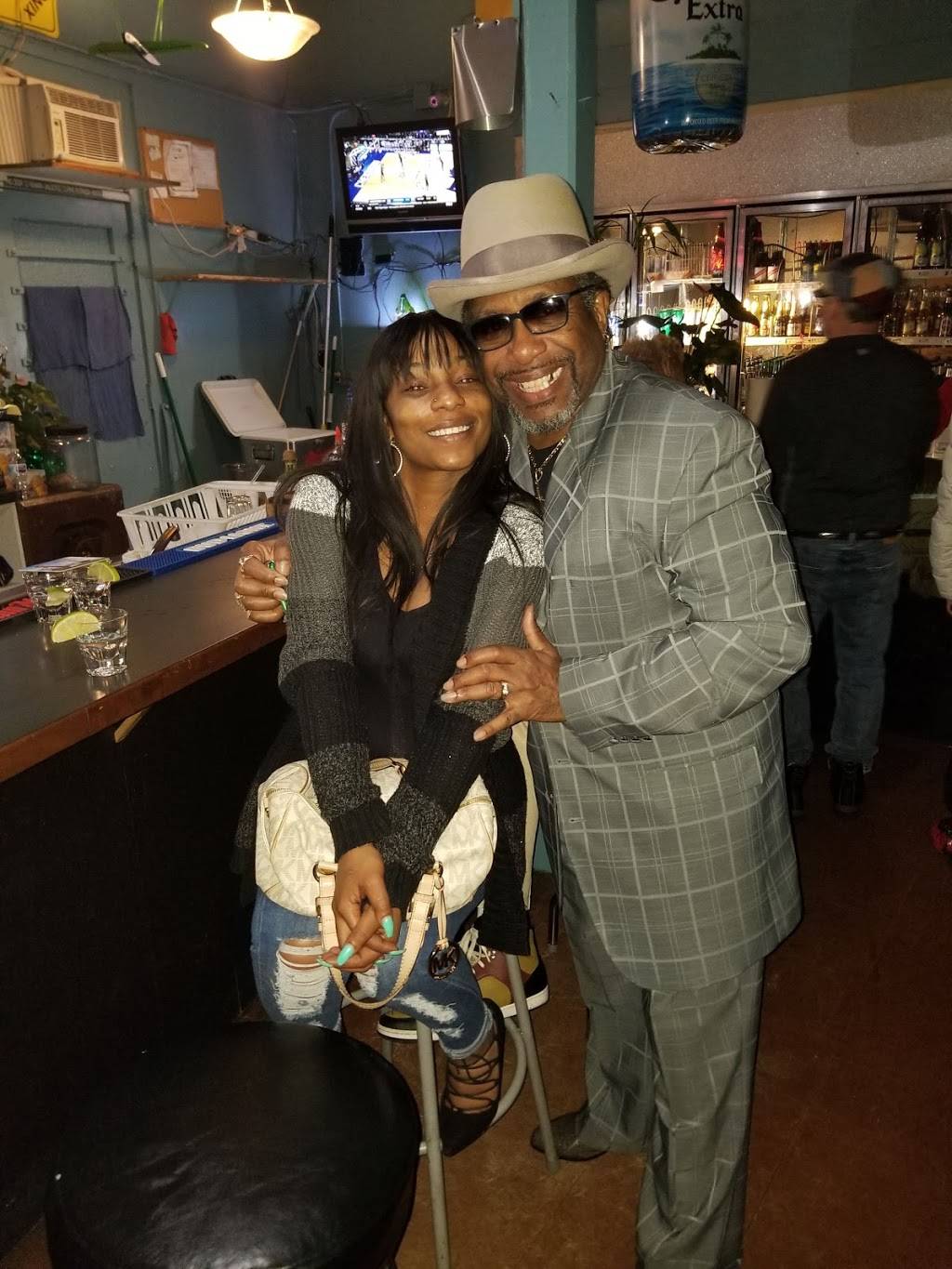 Souvannys Tavern | restaurant | 9501 Rainier Ave S, Seattle, WA 98118, USA | 2067602263 OR +1 206-760-2263