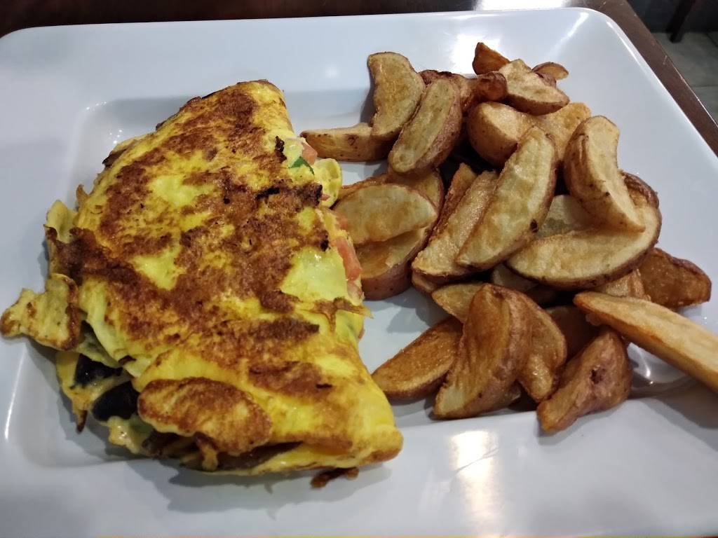 PGA Tour Grill | restaurant | 1 Harborside Dr, Boston, MA 02128, USA | 6177192555 OR +1 617-719-2555