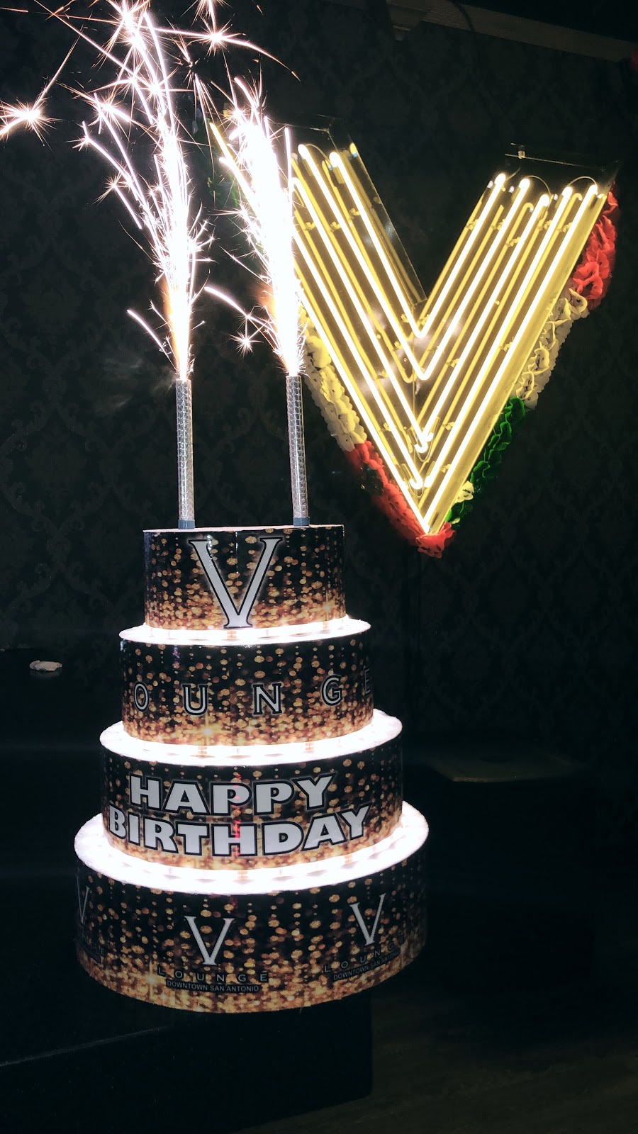 V Lounge | night club | 107 E Martin St, San Antonio, TX 78205, USA | 2107104190 OR +1 210-710-4190