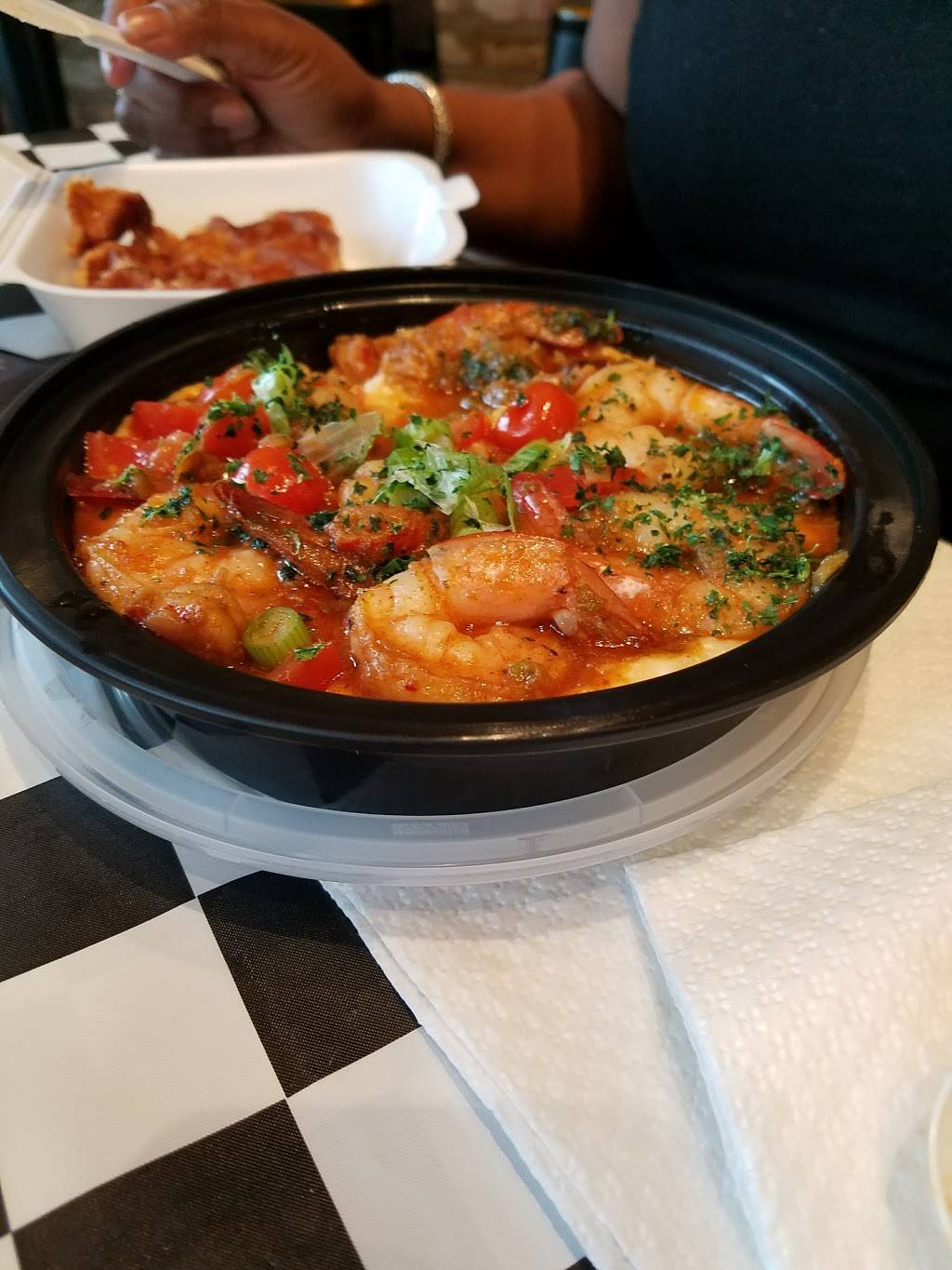 Evelyns Food Love | cafe | 5522 S State St, Chicago, IL 60621, USA | 8728185557 OR +1 872-818-5557