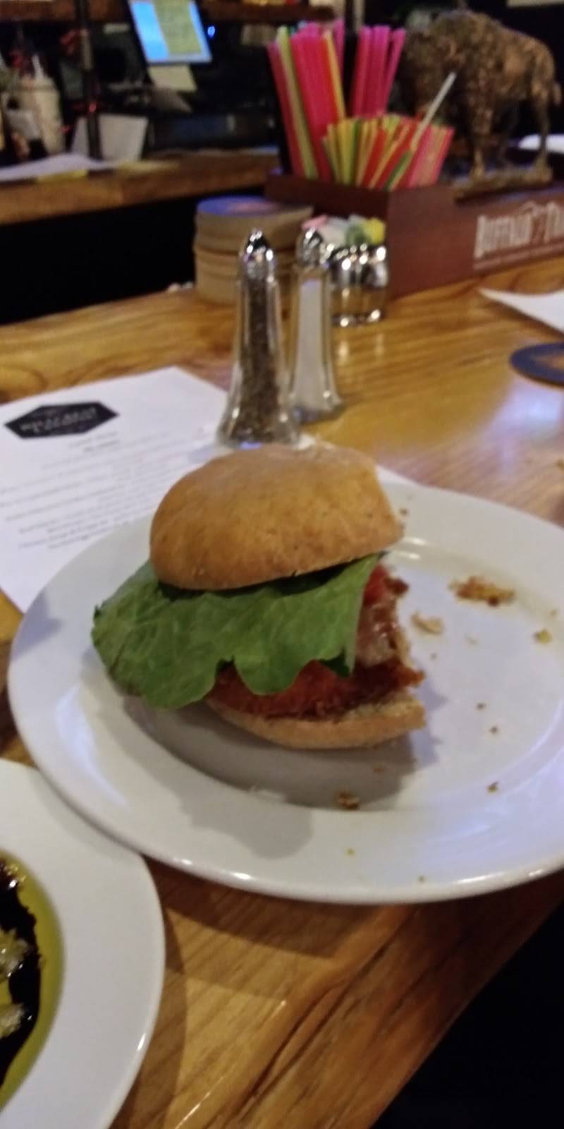 Hillcrest Landing | restaurant | 229 Clark Ave, Yuba City, CA 95991, USA | 5306742611 OR +1 530-674-2611