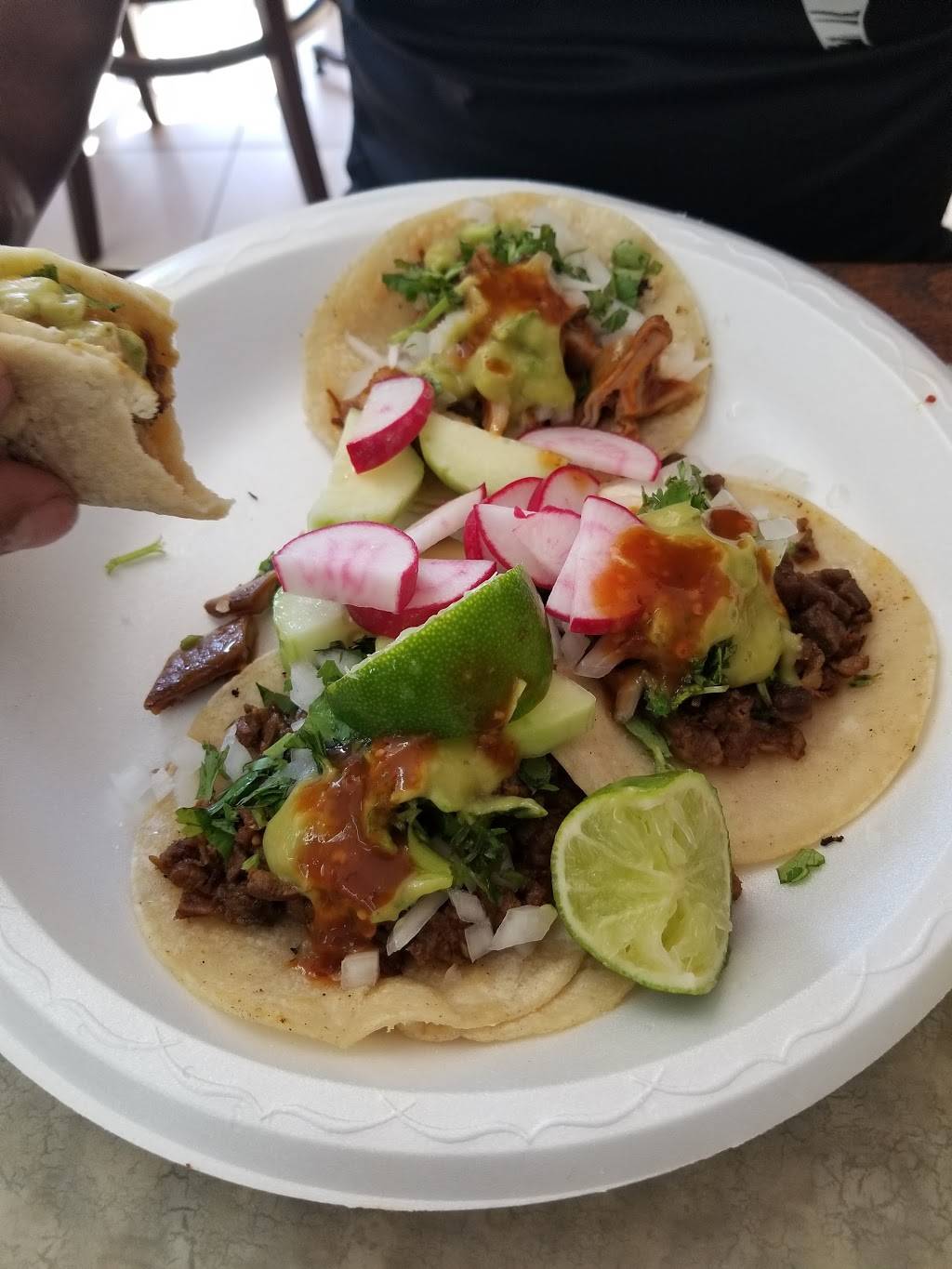 El TacoDoggy | restaurant | 883 E Foothill Blvd, Rialto, CA 92376, USA | 9098205810 OR +1 909-820-5810