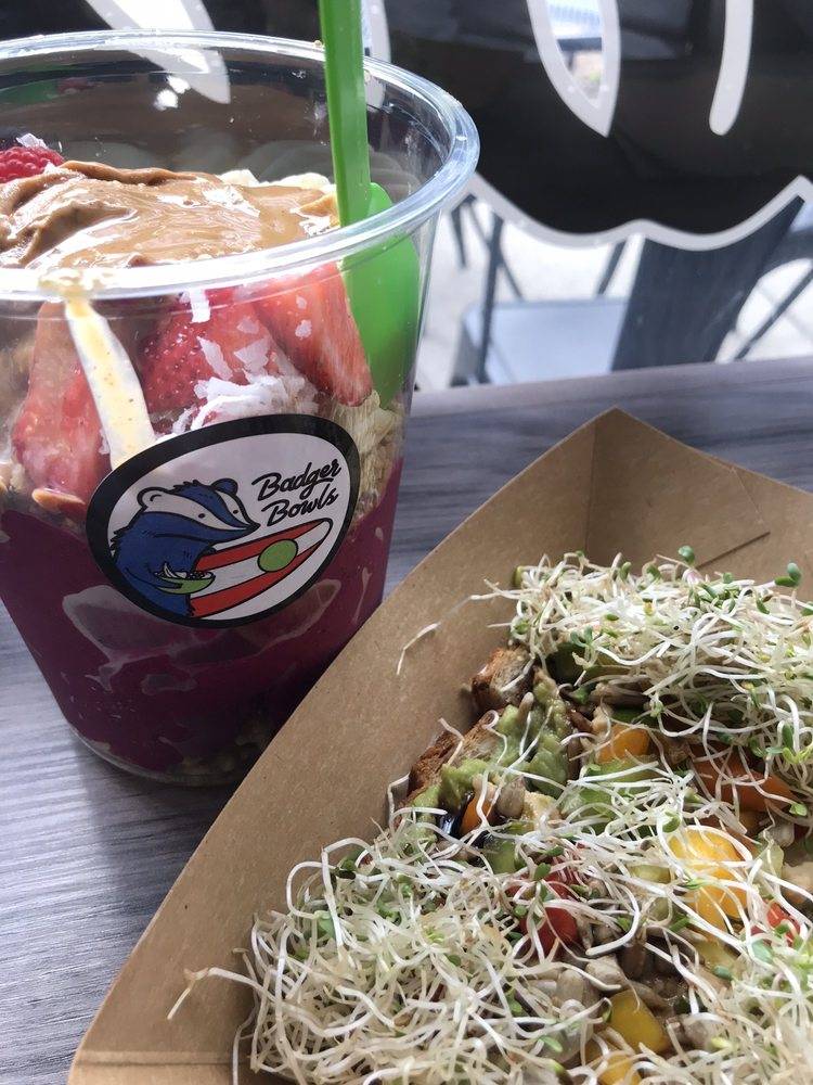 Badger Bowls | restaurant | 330 N 6th St #101, Redlands, CA 92374, USA | 9097922234 OR +1 909-792-2234