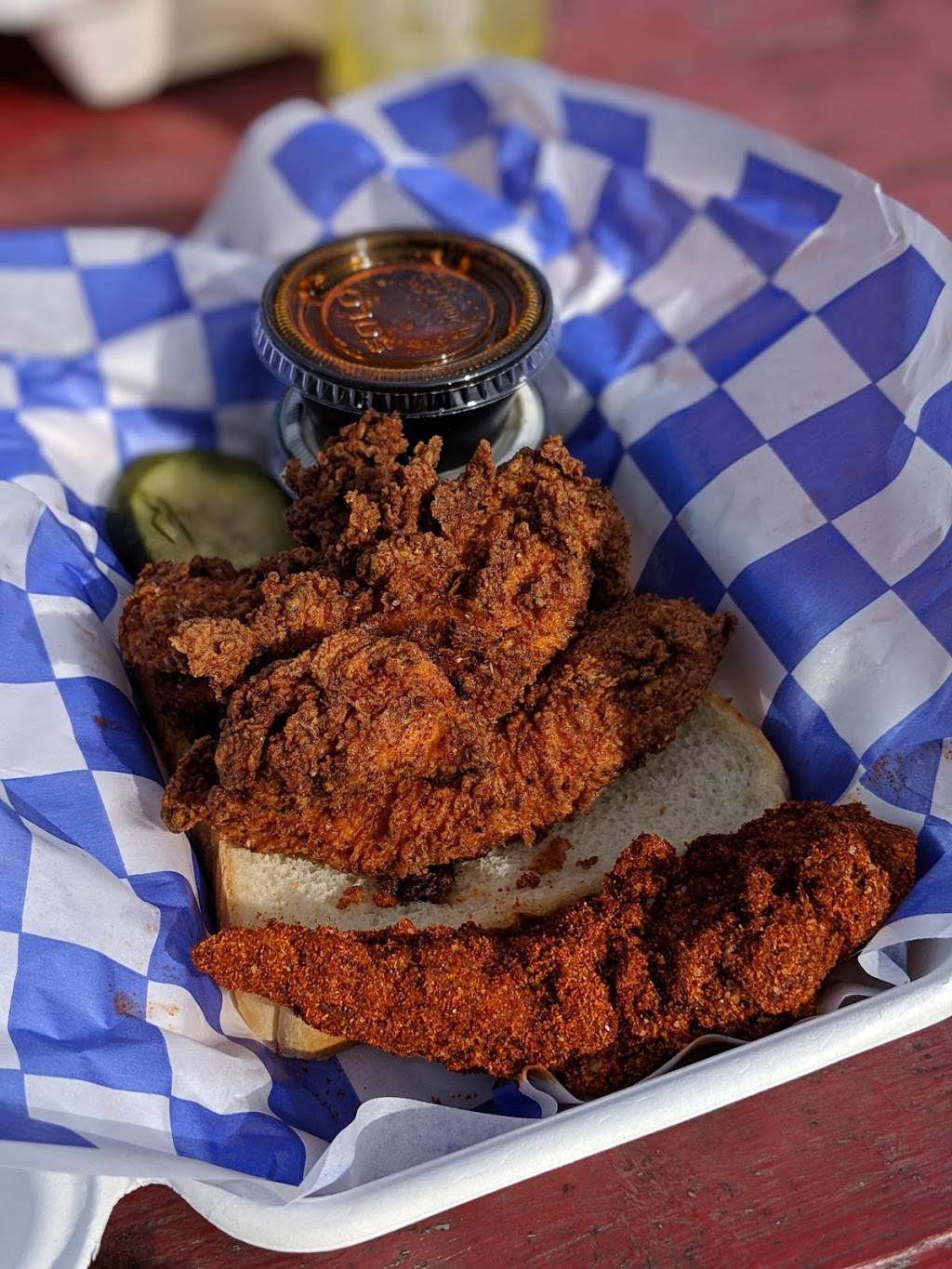 Dots Nashville Hot Chicken | restaurant | 617 N College Ave, Fayetteville, AR 72701, USA | 4794455885 OR +1 479-445-5885
