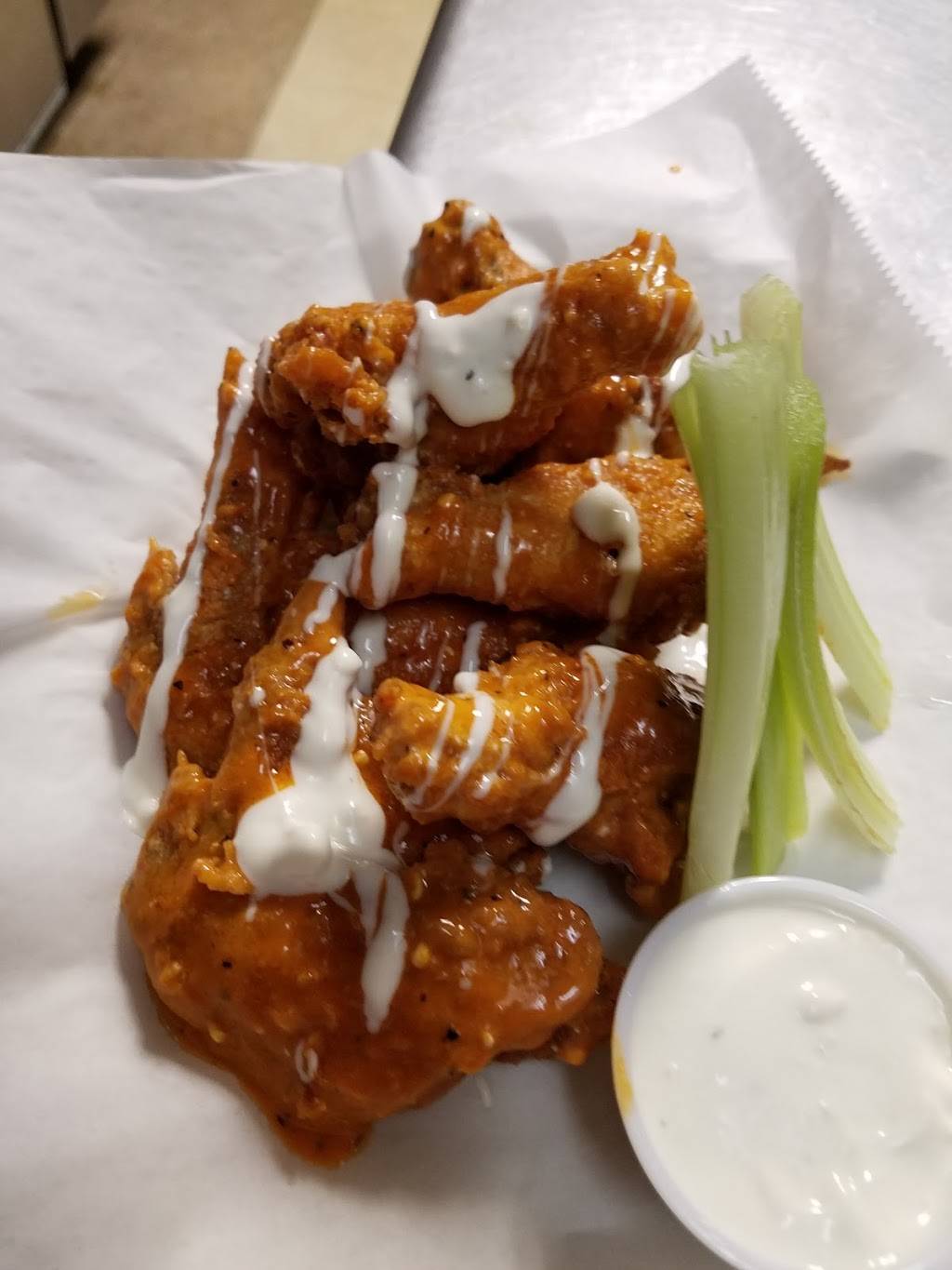 Mackenzies Sports Tavern | night club | 4015 S West Shore Blvd, Tampa, FL 33611, USA | 8138375636 OR +1 813-837-5636