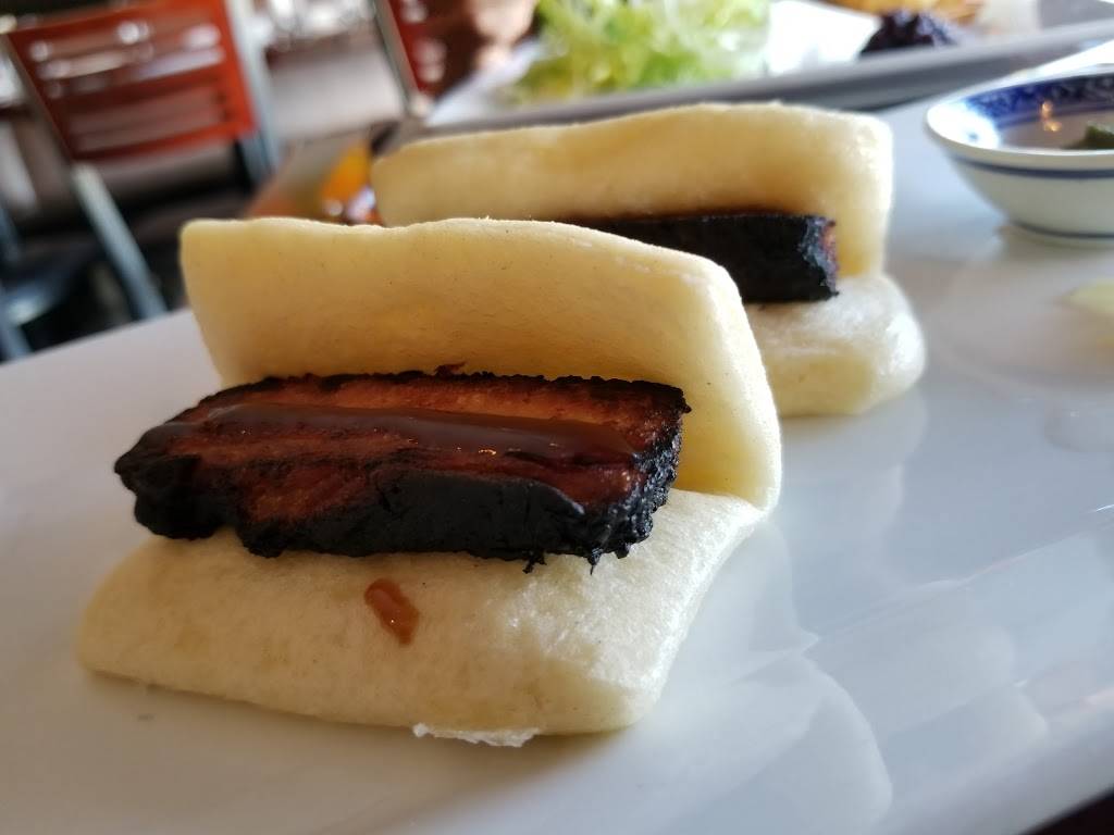 Ellas Fine Food & Drink | restaurant | 2 Tower St, Westerly, RI 02891, USA | 4013150606 OR +1 401-315-0606