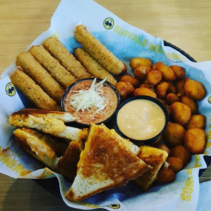 Buffalo Wild Wings | restaurant | 1500 E Village Way, Orange, CA 92865, USA | 7149213105 OR +1 714-921-3105