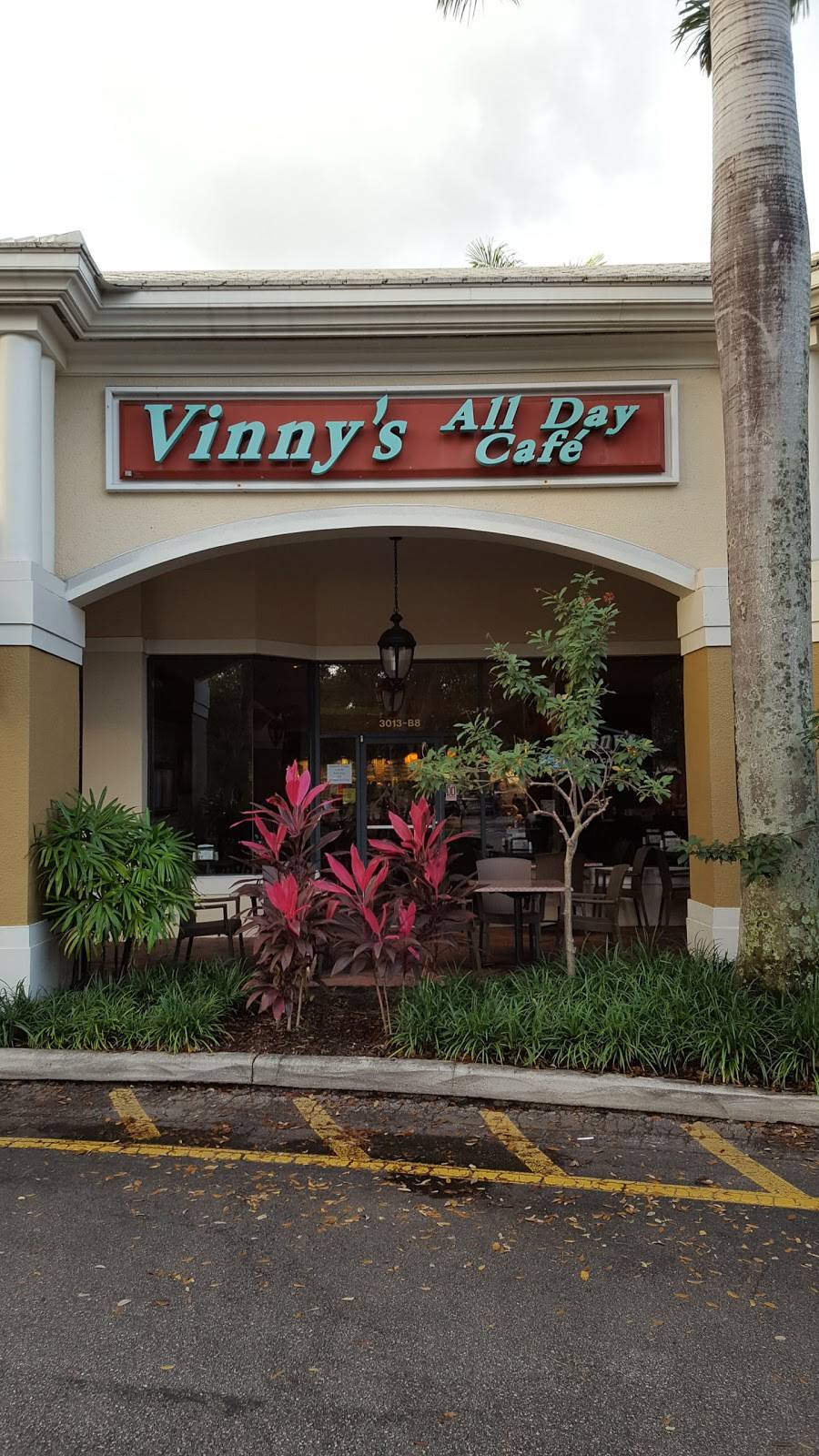 Vinnys Cafe | restaurant | 3013 Yamato Rd # B8, Boca Raton, FL 33434, USA | 5619889883 OR +1 561-988-9883