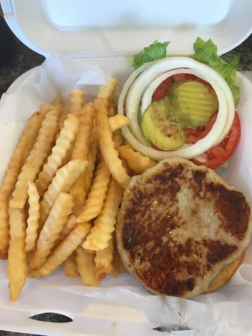 Esto Country Store | restaurant | 4624 KY-379, Russell Springs, KY 42642, USA | 2703433320 OR +1 270-343-3320