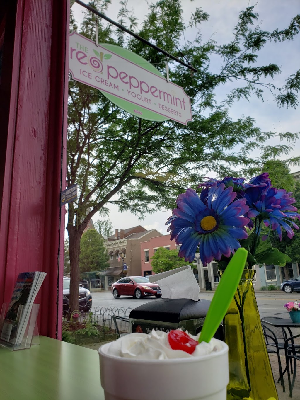 Red Peppermint | restaurant | 117 E Vaughn Dr, Madison, IN 47250, USA | 8122650000 OR +1 812-265-0000