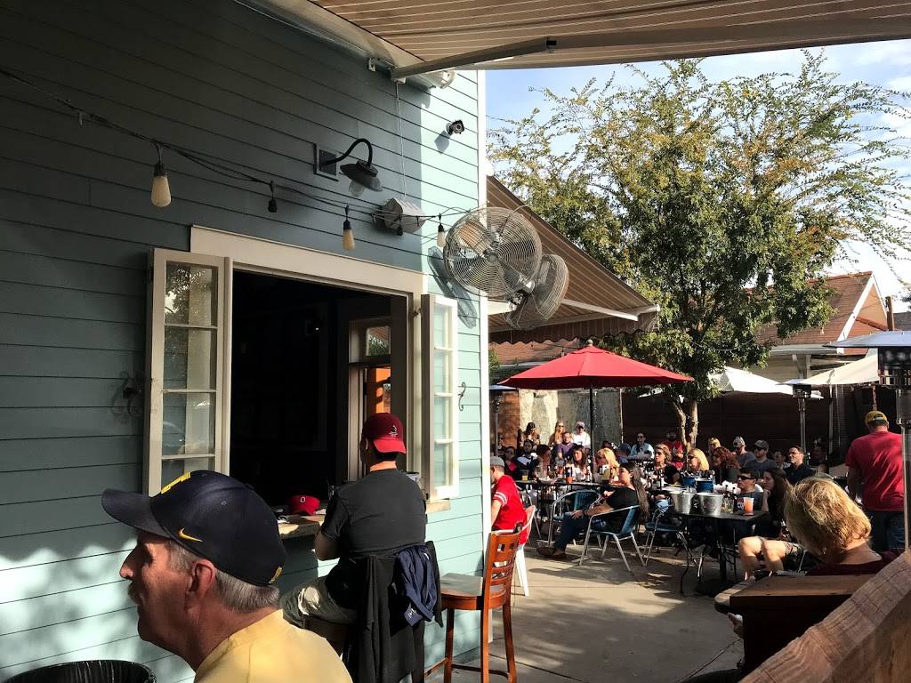 Mid City Yacht Club | restaurant | 440 S St Patrick St, New Orleans, LA 70119, USA | 5044832517 OR +1 504-483-2517
