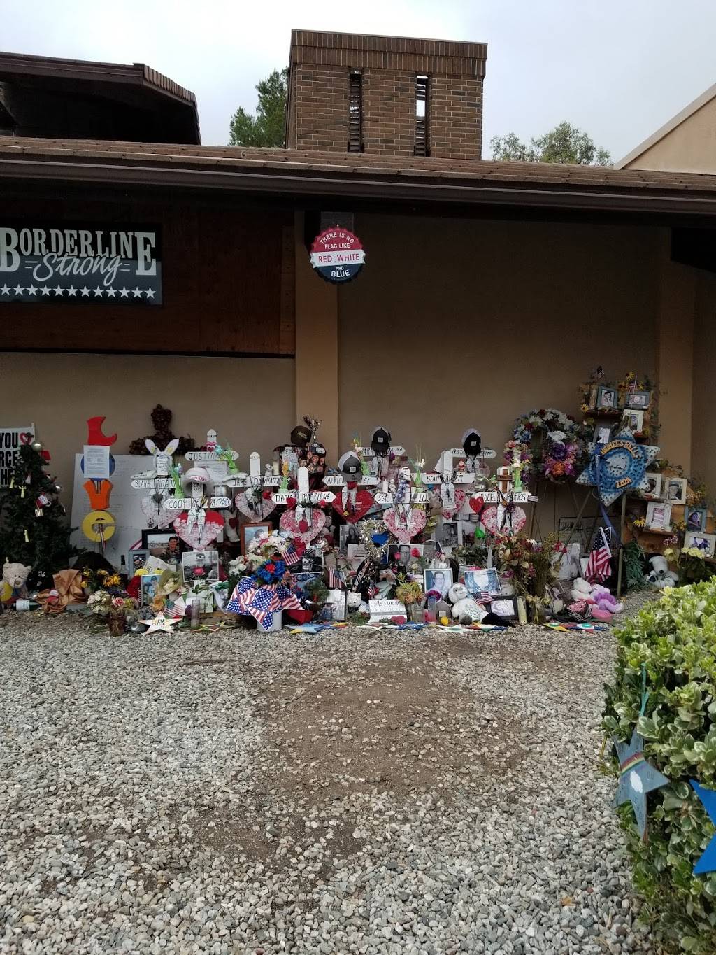 Borderline Bar & Grill | restaurant | 99 Rolling Oaks Dr, Thousand Oaks, CA 91361, USA | 8054464435 OR +1 805-446-4435